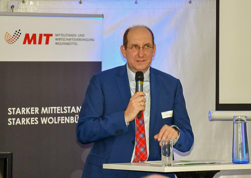 Matthias Wunderling-Weilbier referierte über das Amt für regionale Landesentwicklung mit seinen aktuellen Projekten und Förderungen.