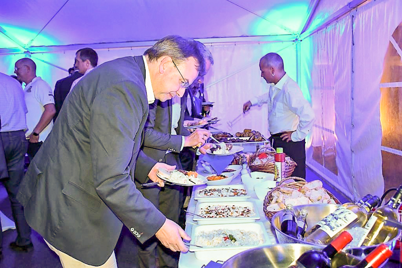 MITtelstandsforum 19. September 2018 Ulrich Diers und sein Catering-Team sorgten für schmackhafte Speisen, herzhafte Grillspezialitäten, ein ausgezeichnetes Buffet und kühle Getränke, die allen Gästen vorzüglich mundeten.