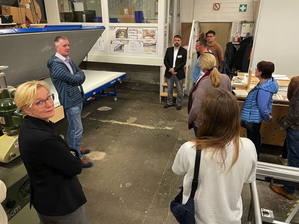 Besuch der MIT bei fb tischlerei &amp; design