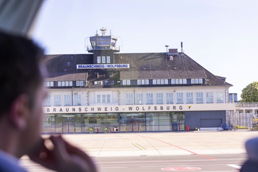 MIT - Besichtigung Flughafen Braunschweig