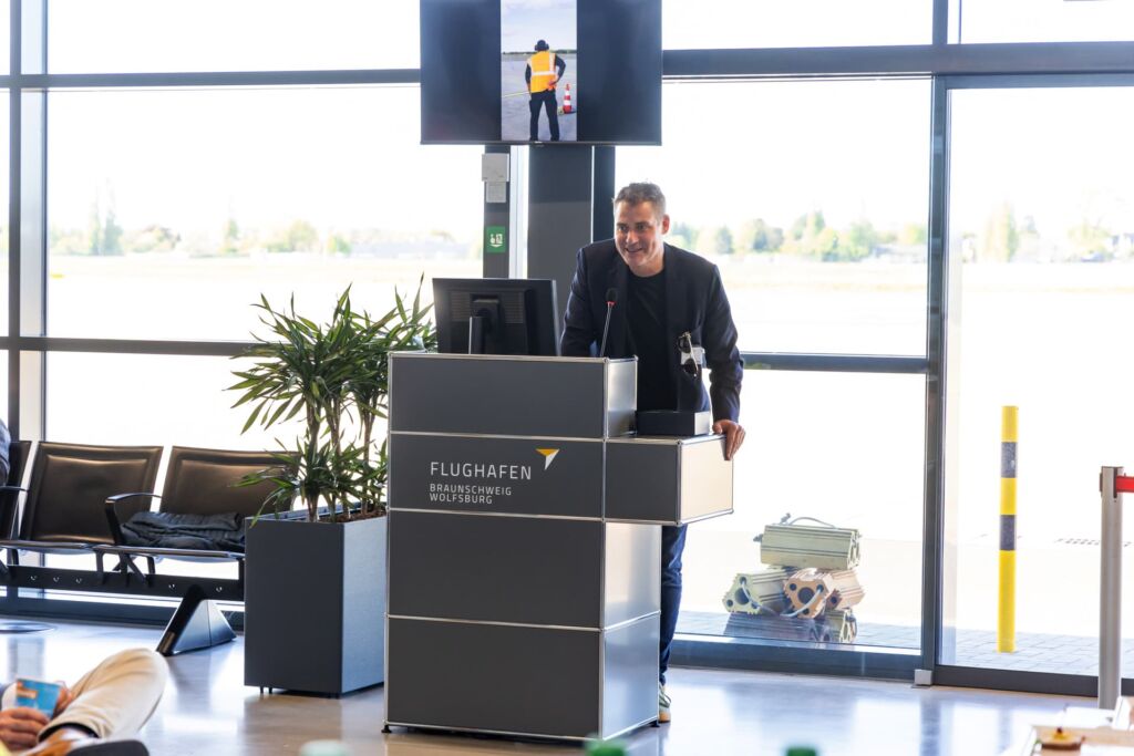 MIT - Besichtigung Flughafen Braunschweig